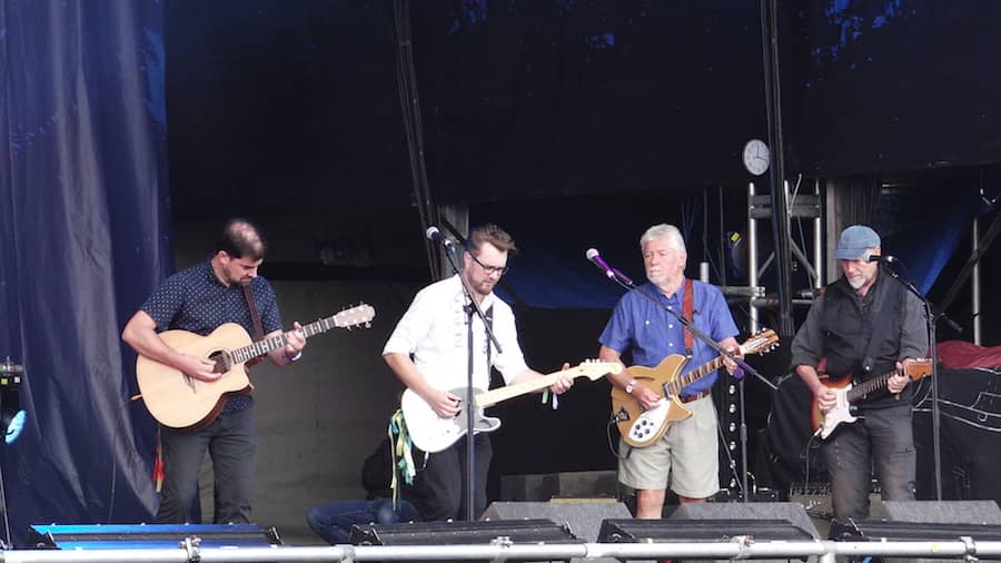 Morris On - Guitars