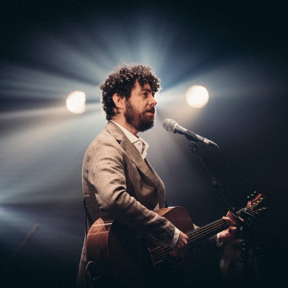 Declan O’Rourke shares new single ‘The Harbour’ from forthcoming album ...