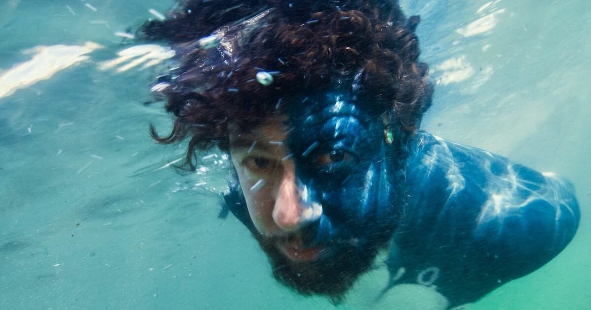 Declan O’Rourke shares video for new single ‘Echo’ - KLOF Mag